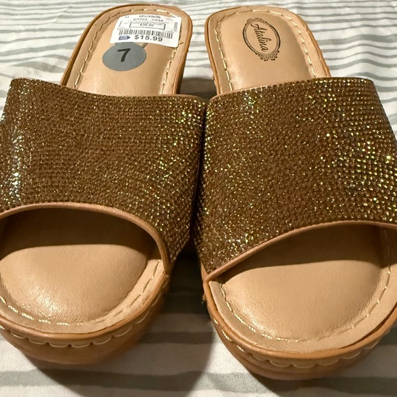 GOLDEN PLATFORMS FOR WOMEN - Picture 4 of 5